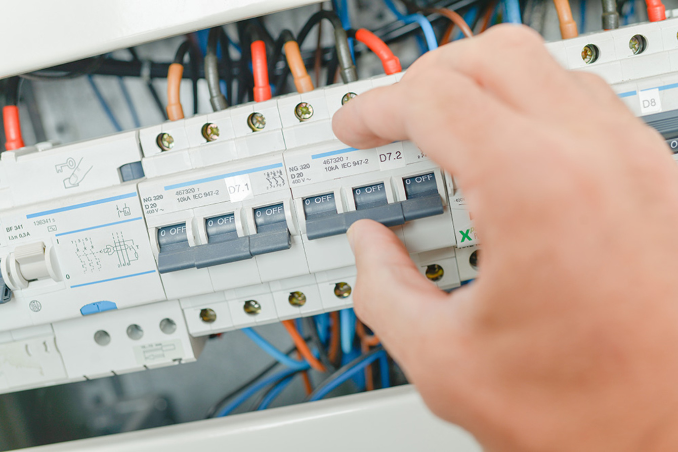 Elektro­installation bei ElektroService Rainer Thodte GmbH in Halle (Saale)